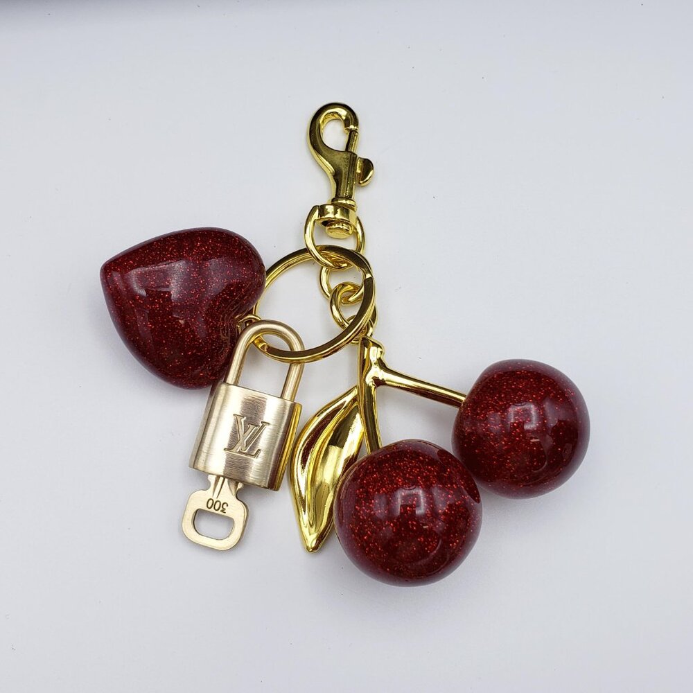 Louis Vuitton Gold Lock 🔒 Authentic LV Key + Unbranded Apple/Heart Bag Charm - Picture 8 of 10